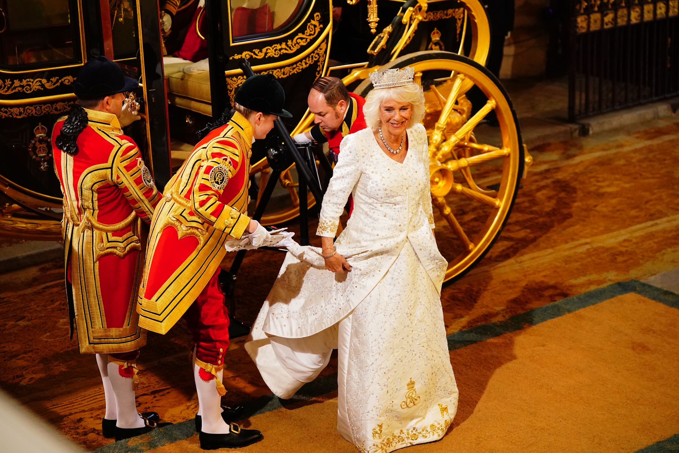 Król Karol III otworzył sesję parlamentu. Towarzyszyła mu Camilla