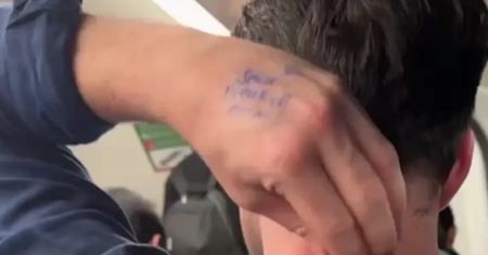To miał napisane długopisem na ręce. Wideo podbija TikToka