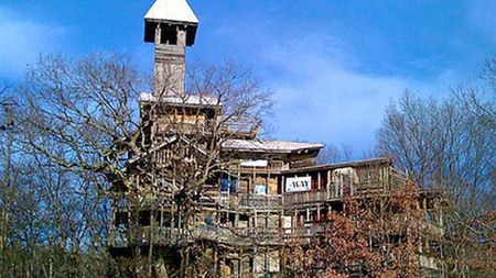 Bóg kazał mu zbudować najwspanialszy domek na drzewie! 1