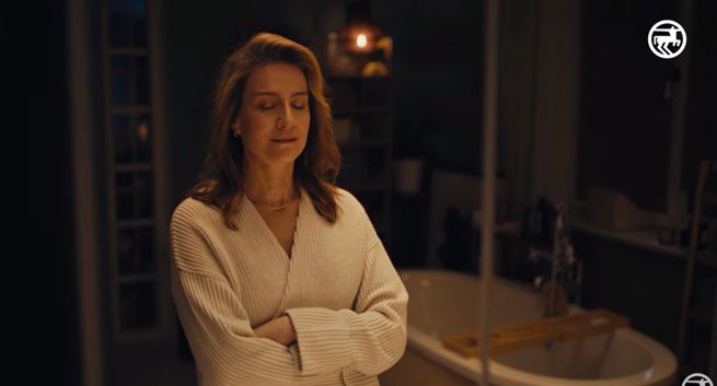 Maja Ostaszewska uczy, jak wykorzystać czas dla siebie w reklamie Rossmanna