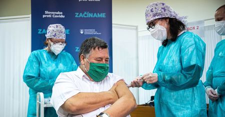 Szczepionka na COVID-19 w UE. Ruszyły pierwsze szczepienia
