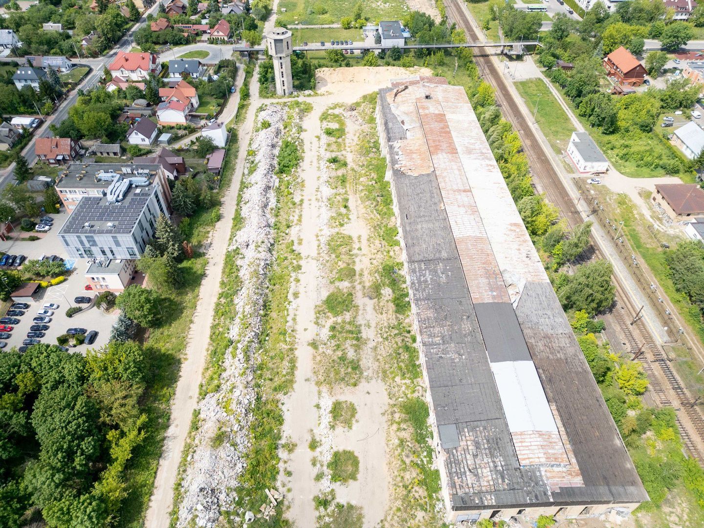 W zabytkowej, XIX-wiecznej hali, w której naprawiano tabor kolejowy, miałyby powstać mieszkania