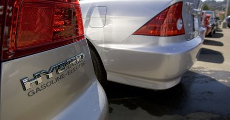 Hybrydy zwiększają udział w rynku. Po raz pierwszy wyprzedziły Diesla