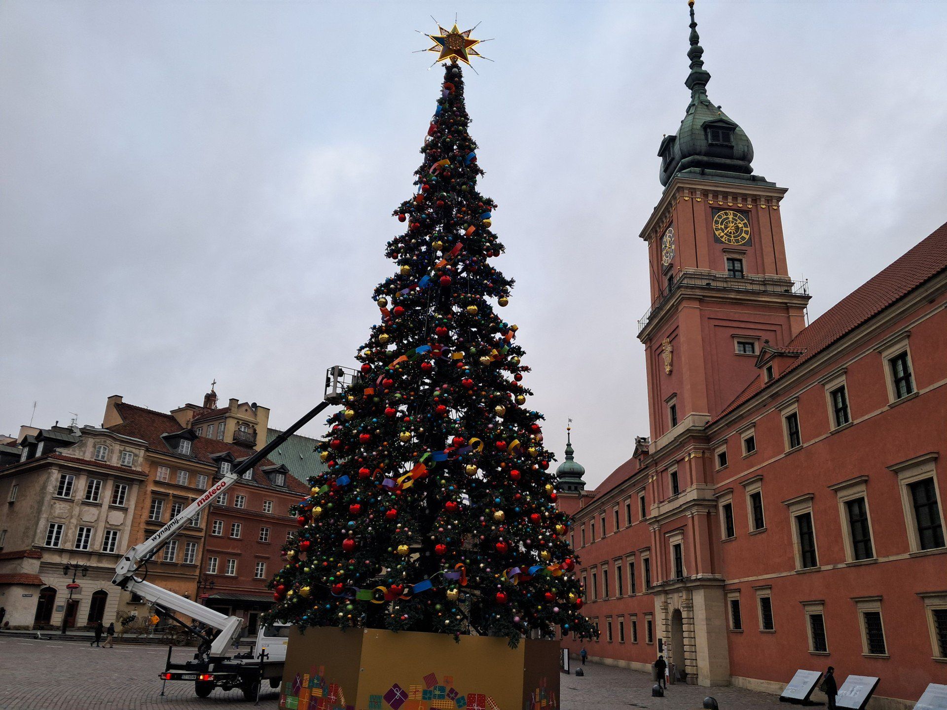 Choinka i świecidełka