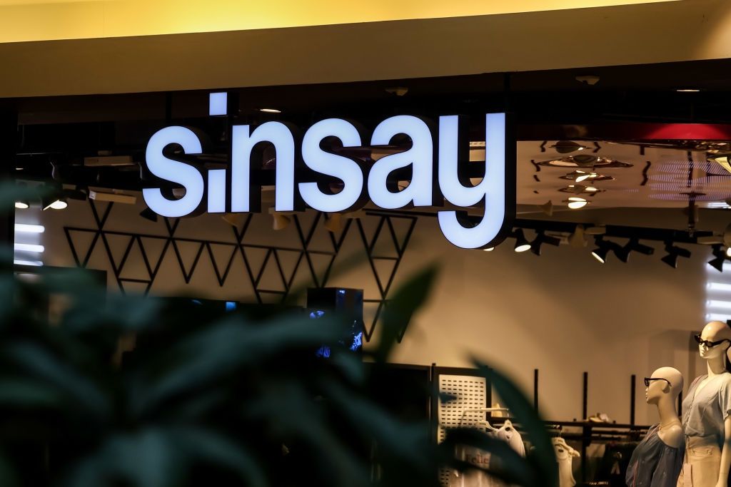 Wyprawka szkolna w Sinsay. Piórniki od 7,99 zł