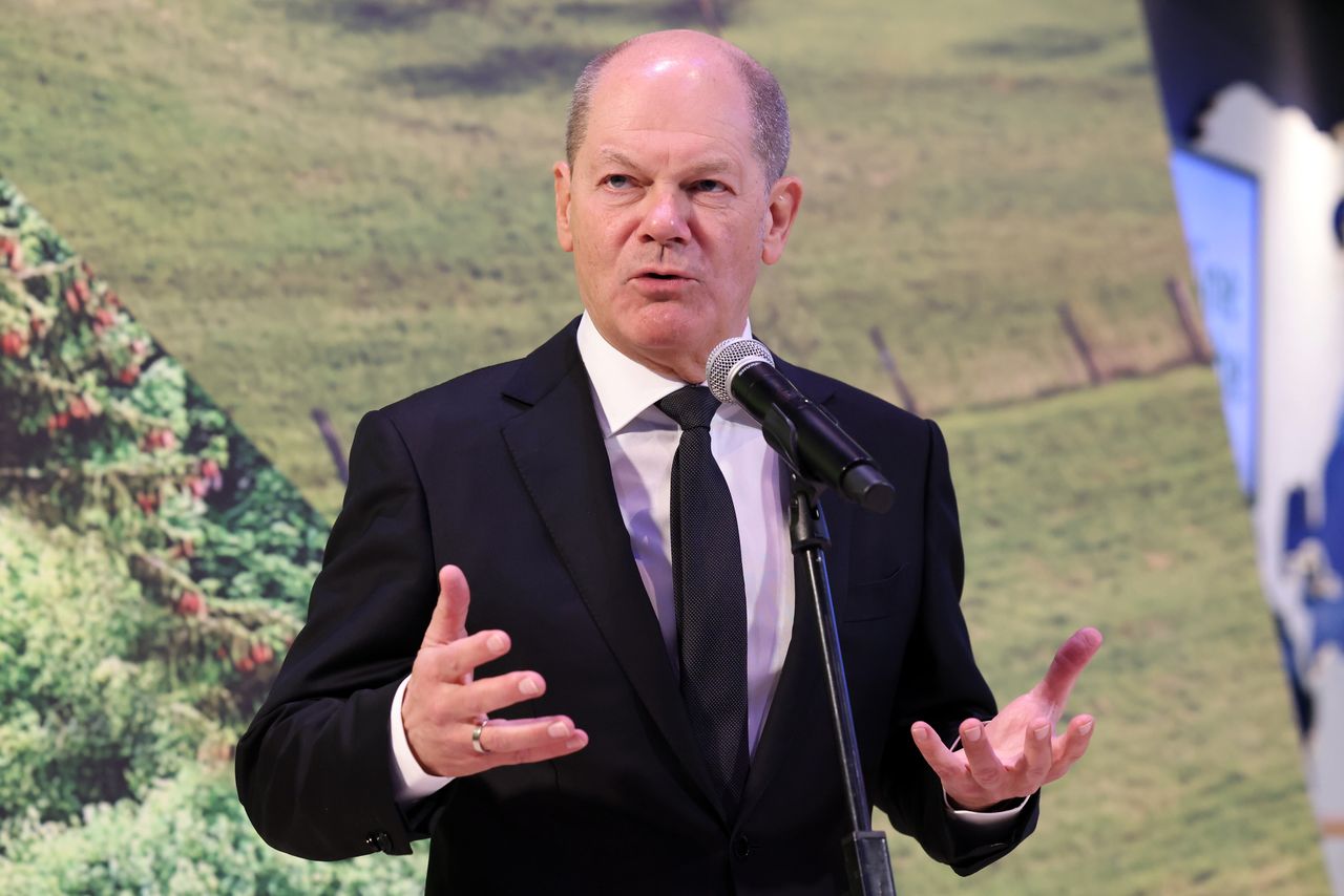 Chancellor of Germany Olaf Scholz is receiving troubling signals from the most important sectors of the economy.
