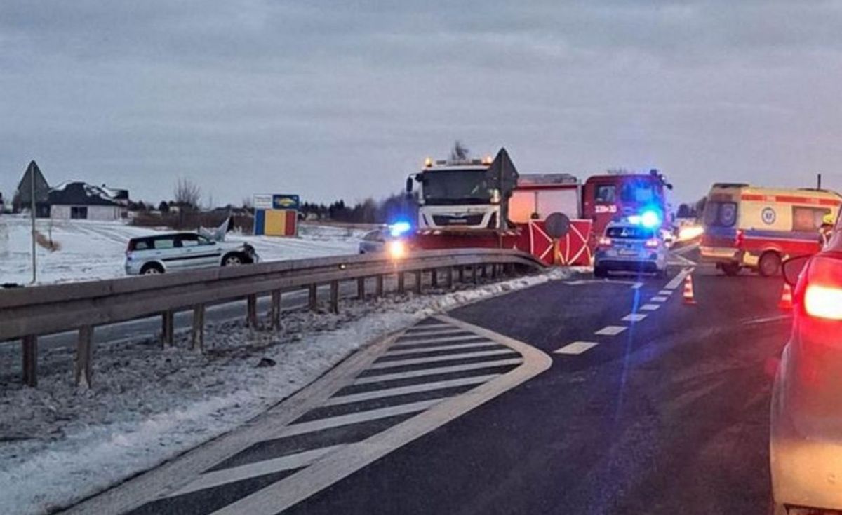 Ciecierzyn, wypadek, wypadek ciężarówki Tragiczne zderzenie auta z pługopiaskarką. Jedna osoba zginęła