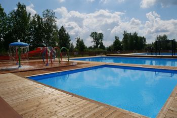 Otwarcie letnich basenów w Chrzanowie. Moc atrakcji na inaugurację sezonu. Bilety będą droższe