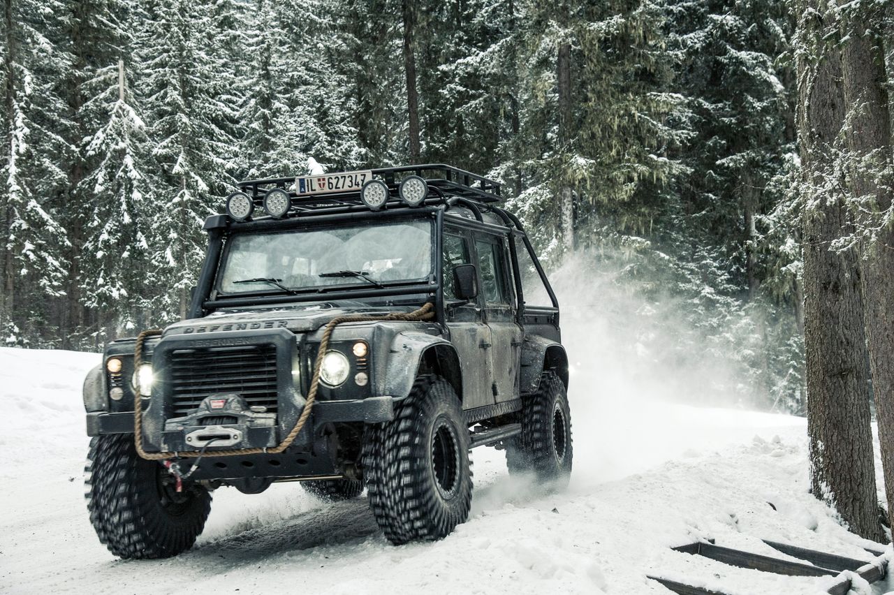 Land Rover Defender 110 007 Spectre (2015)