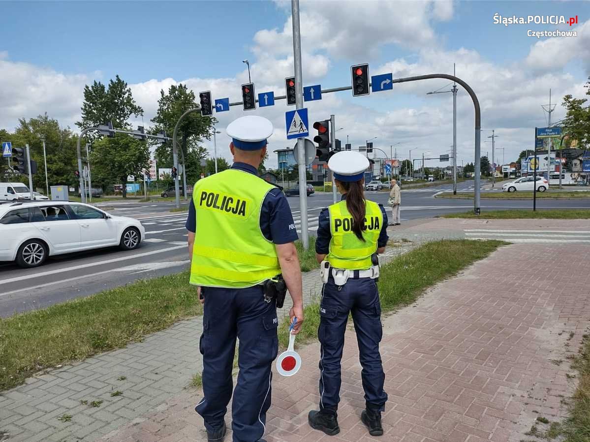 Chwila nieuwagi przy zawracaniu. Mandat to 500 zł i aż 15 punktów