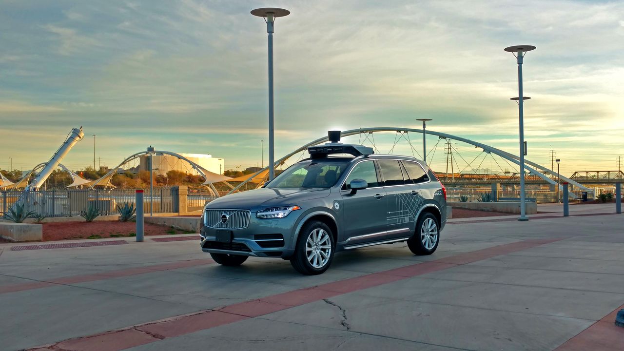 Samochody dostarcza Volvo, ale za funkcjami autonomicznymi stoi Uber.