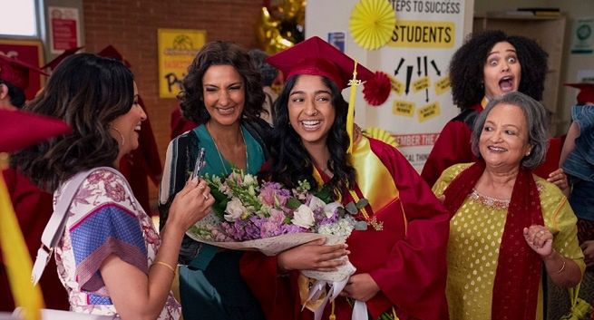 „Jeszcze nigdy…” Devi nie wyjeżdżała na studia. Recenzja finałowego sezonu serialu Netfliksa