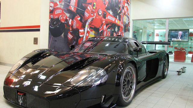 Uliczne Maserati MC12 Corsa #1