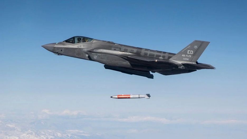 F-35A podczas testu bomby B61-12
