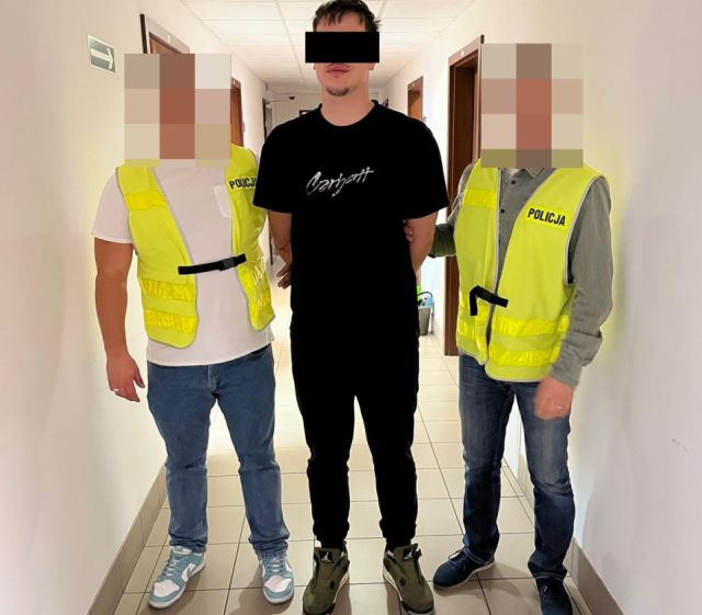 Tomaszowscy kryminalni zabezpieczyli marihuanę i zatrzymali 21-latka (zdjęcia)