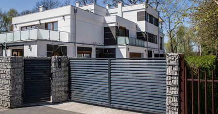 Chińskie kamery nie tylko wokół willi Andrzeja Dudy. MSWiA ujawnia