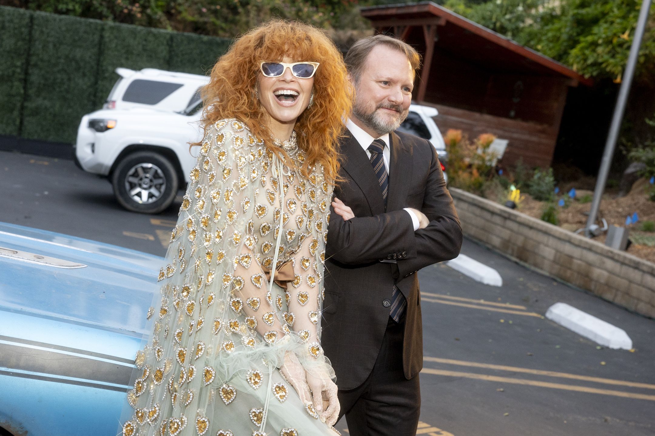 Natasha Lyonne i Rian Johnson podczas premiery "Poker Face" 