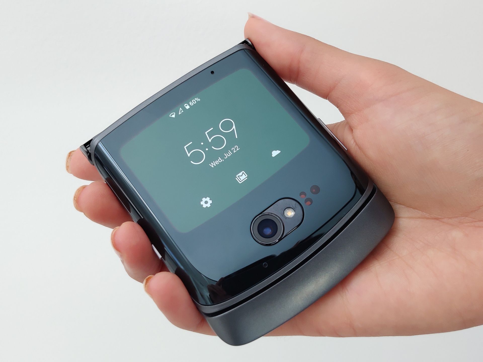 Motorola razr 5G oficjalnie. Nowy składak jest lepszy, a przy tym tańszy 2