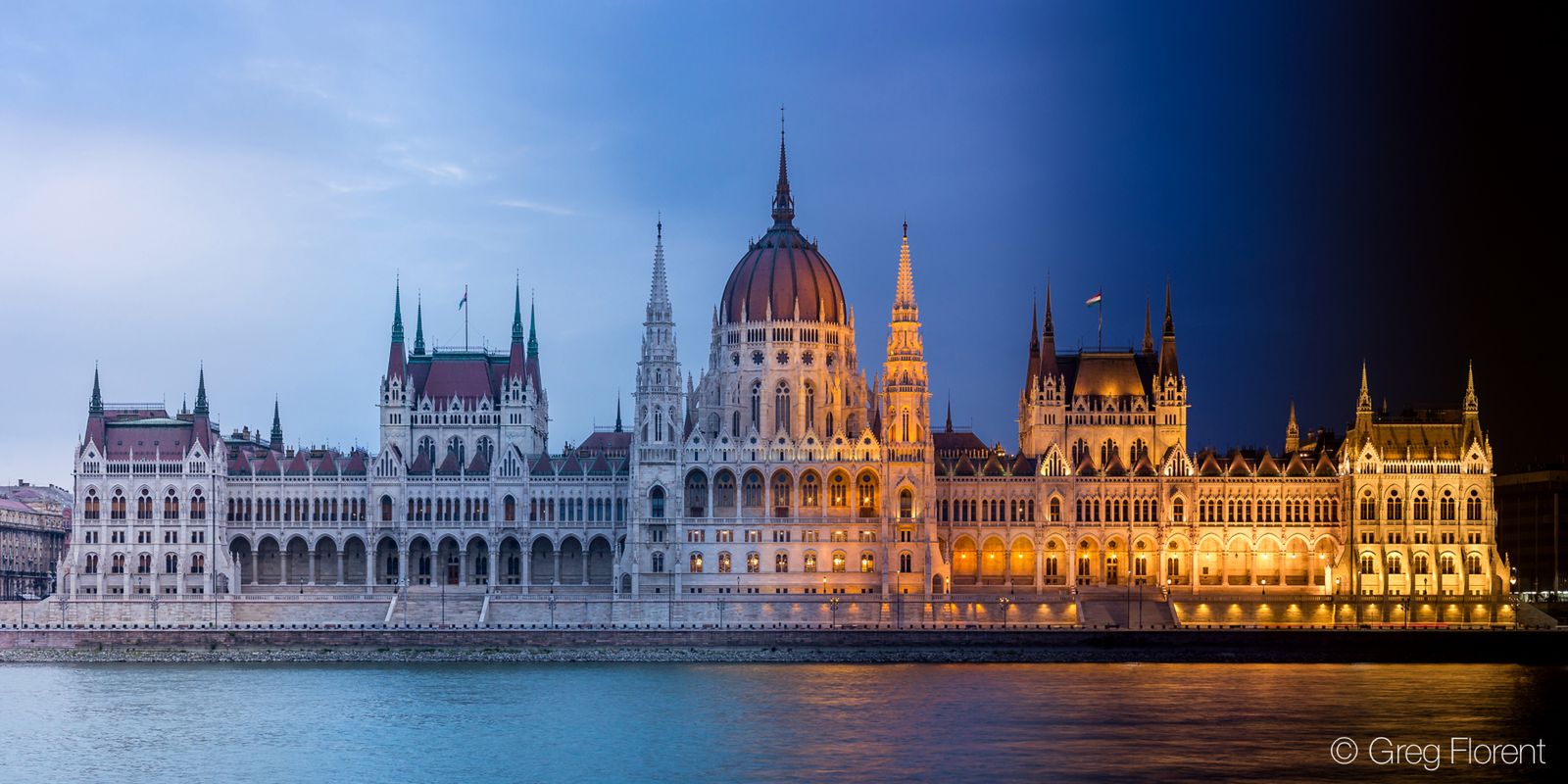 Budapesztańska dnio-noc ukazuje piękno charakterystycznych zakamarków miasta 11
