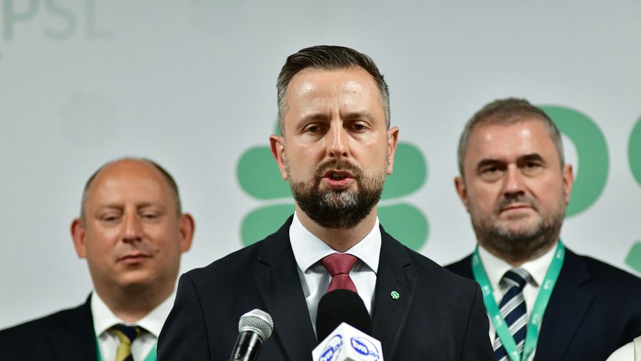 W�adys�aw Kosiniak-Kamysz, Krzysztof Kl�czar, Stanis�aw Bukowiec
Krak�w, 28.06.2025. Wicepremier, minister obrony narodowej W�adys�aw Kosiniak-Kamysz (C), wojewoda ma�opolski Krzysztof Kl�czar (L) oraz sekretarz stanu w Ministerstwie Infrastruktury Stanis�aw Bukowiec (P) podczas konferencji prasowej w Centrum Konferencyjnym Akademii Rolniczej w Krakowie, 28 bm. (jm) PAP/Art Service
Art Service
konferencja prasowa, polityk, polityka, polskie stronnictwo ludowe, psl