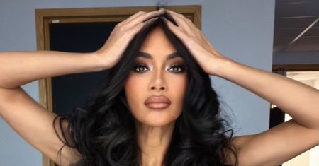 Nicole Scherzinger kusi idealnym brzuchem, a chwilę później pokazuje... POPARZONĄ NOGĘ! "To, co widzą vs. to, czego nie widzą" (FOTO)