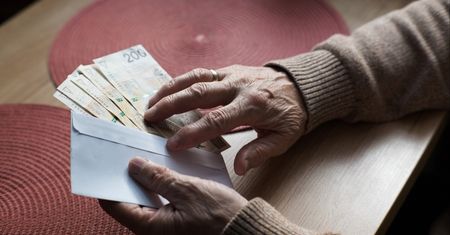 Zmiany w wypłatach emerytur. Dwie grupy dostaną pieniądze wcześniej