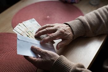 Zmiany w wypłatach emerytur. Dwie grupy dostaną pieniądze wcześniej