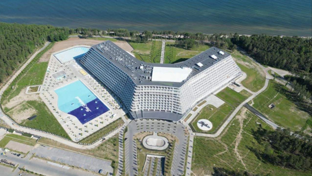 Nowe zdjęcia z Pobierowa. Tak teraz wygląda słynny hotel