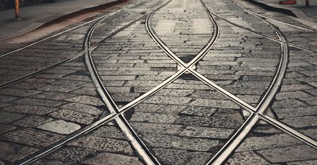 Miliony w łapówkach i cień polityki. Śledztwo ws. tramwajowych przetargów nabiera tempa