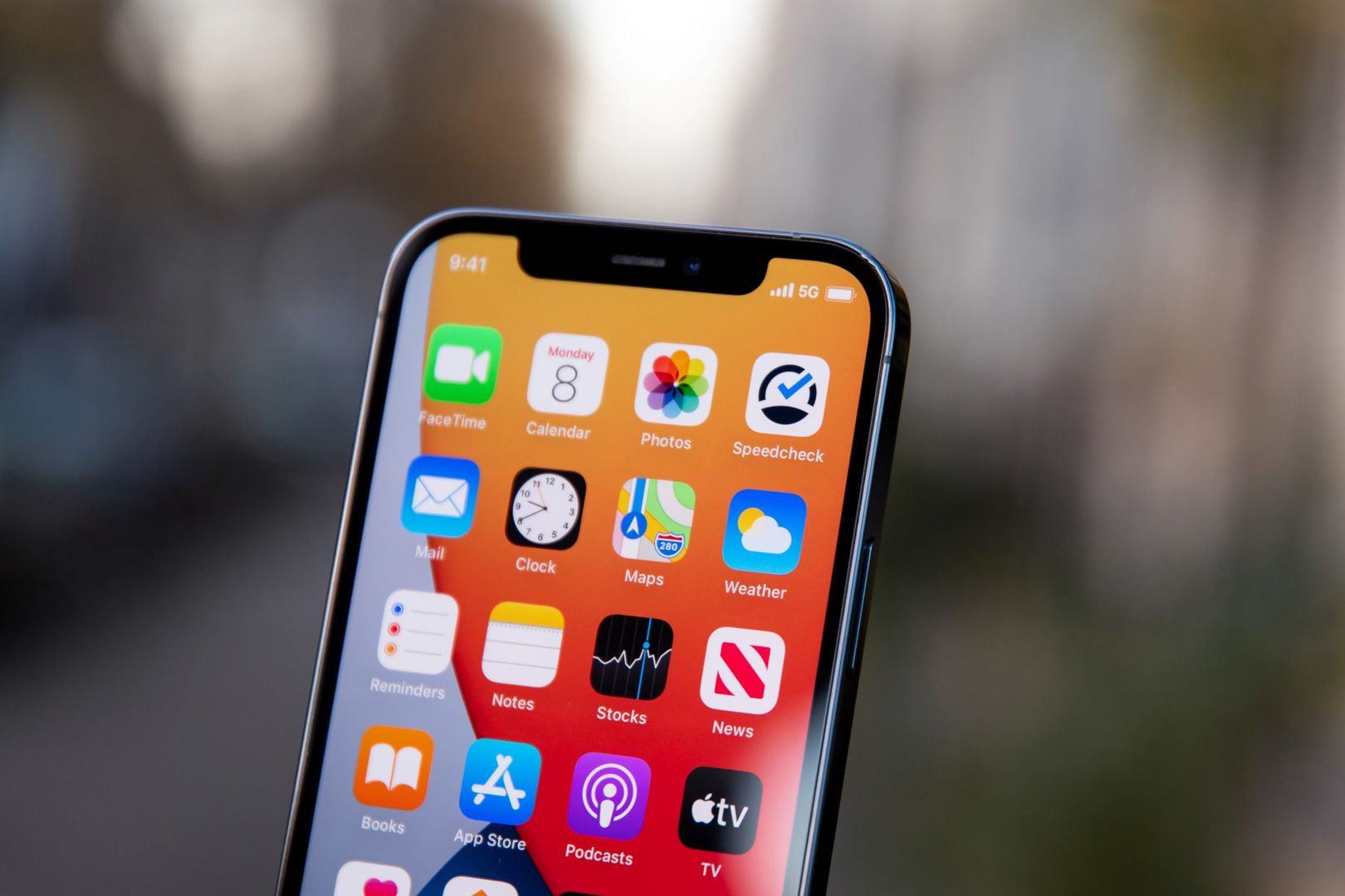 iPhone 13 może nie potrzebować internetu do komunikacji. Apple ma pomysł 1