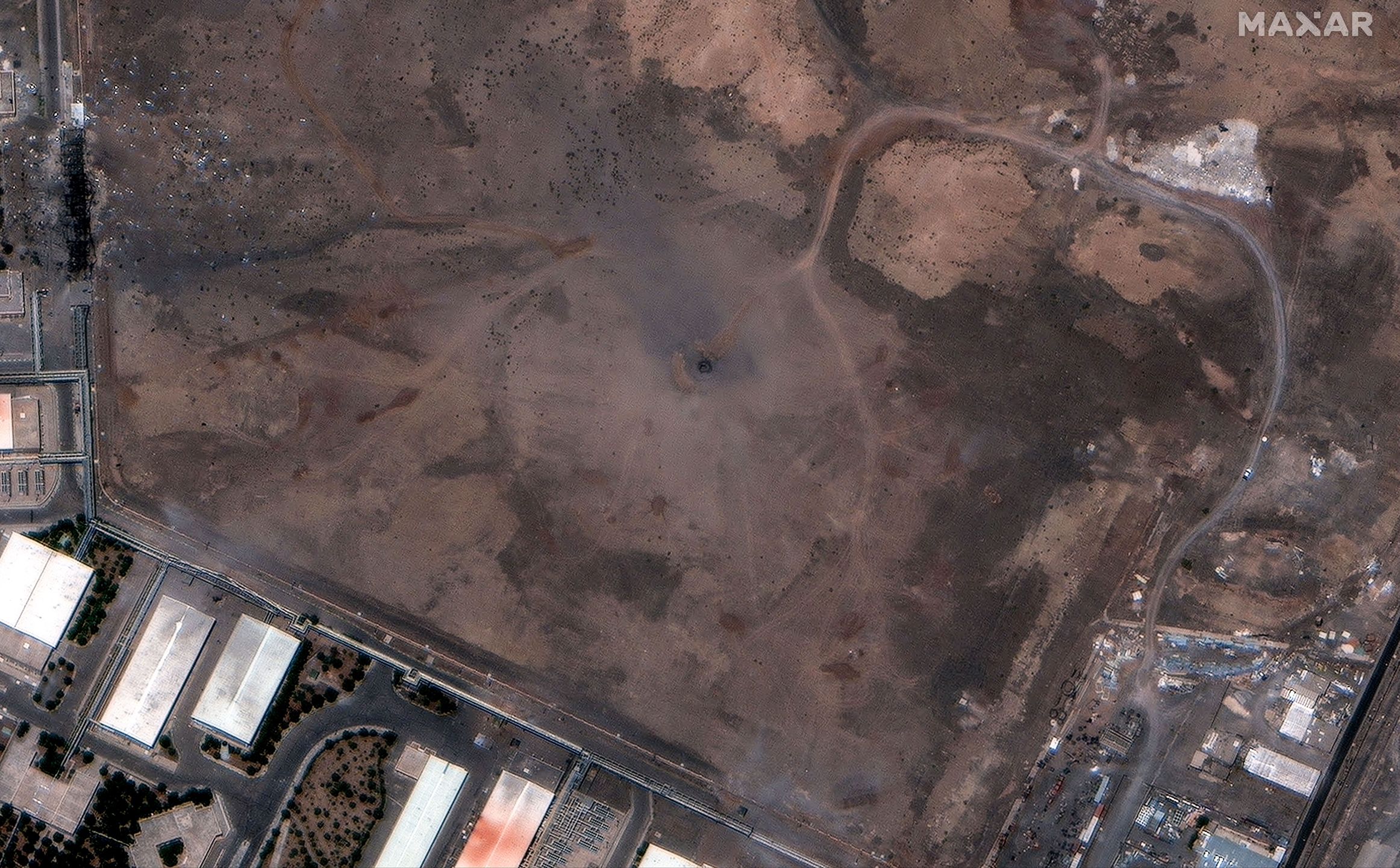 A handout satellite image made available by Maxar Technologies shows a crater over the underground facility of the Natanz nuclear enrichment facility after US airstrikes, in Natanz, Iran, 22 June 2025. The US Department of Defense announced on 22 June, that the US Central Command conducted overnight strikes against three nuclear facilities in Iran. EPA/MAXAR TECHNOLOGIES HANDOUT -- MANDATORY CREDIT: SATELLITE IMAGE 2025 MAXAR TECHNOLOGIES -- THE WATERMARK MAY NOT BE REMOVED/CROPPED --HANDOUT EDITORIAL USE ONLY/NO SALES Dostawca: PAP/EPA.