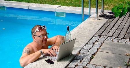 Internet z T-Mobile za darmo na warszawskich plażach, a z Orange płatny, ale za to wszędzie