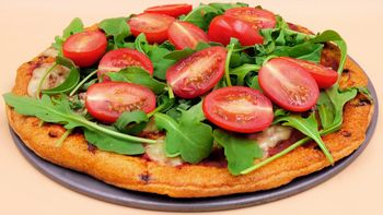 Wygląda i smakuje jak pizza. Ale zrobisz w 5 minut i można jeść bez wyrzutów sumienia