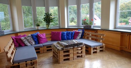 Śląskie. W Porąbce oferują całodobową naukę zdalną. Są też weekendy tematyczne