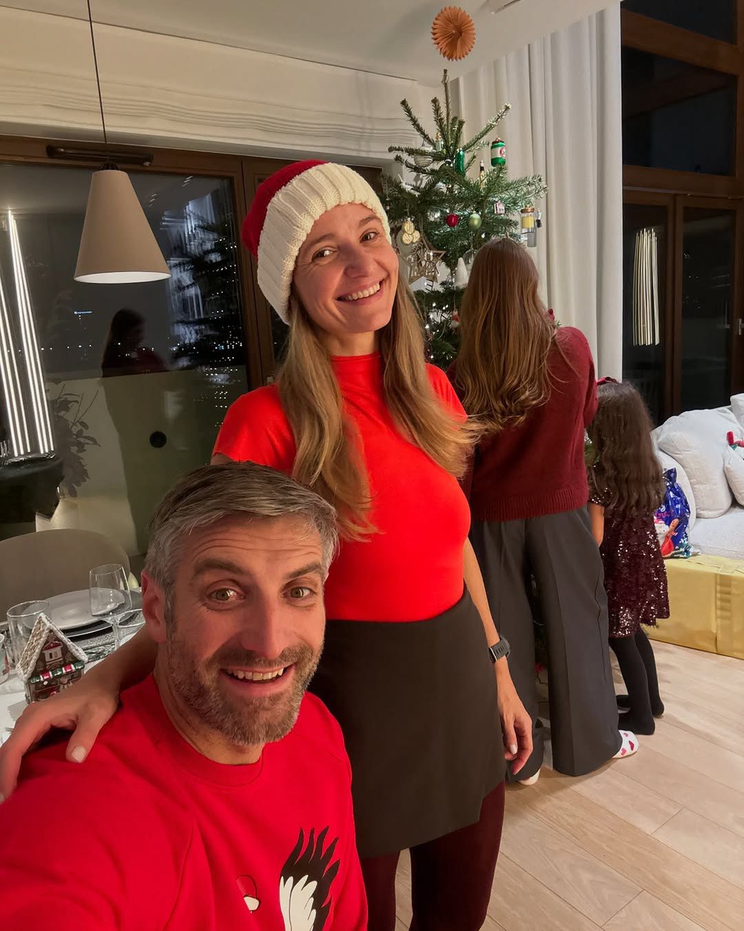Maciej Dowbor i Joanna Koroniewska z córkami