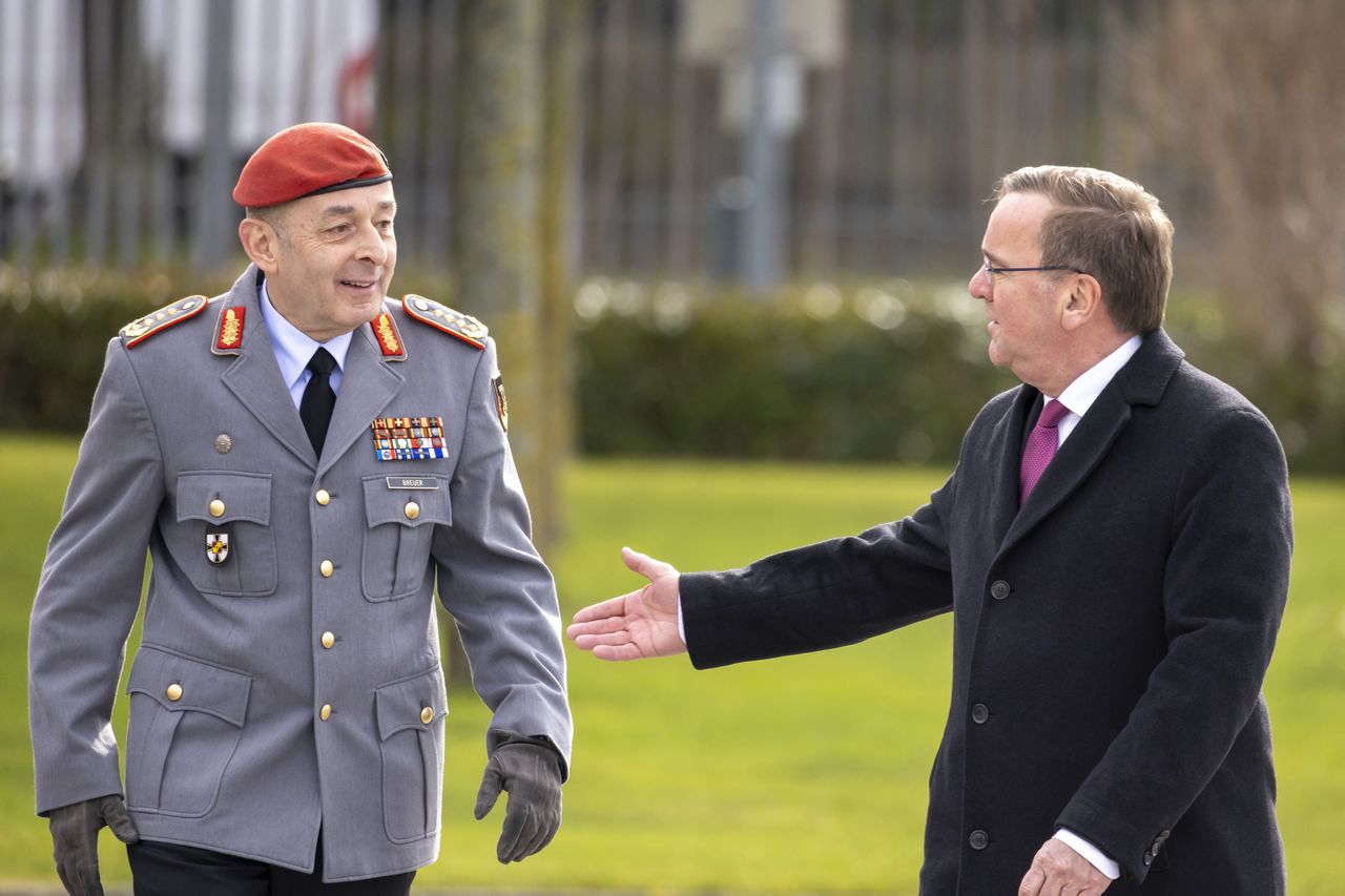 The Inspector General of the Bundeswehr, General Carsten Breuer and the Minister of Defence of Germany, Boris Pistorius.