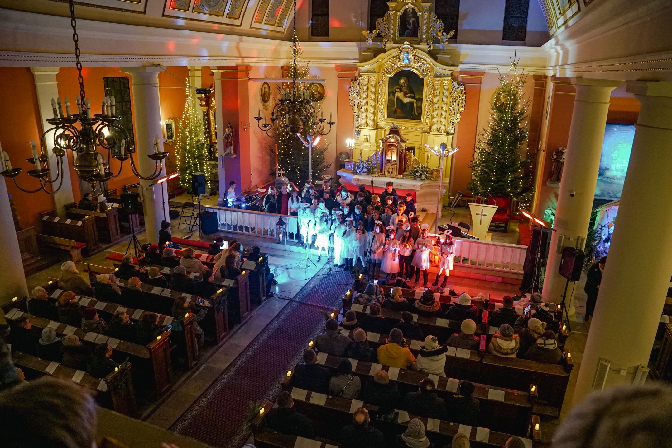 Koncert Kolęd uczniów Szkoły Podstawowej w Bielawach