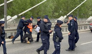 Zaczęło się z samego rana. Kordony policji na mostach w Warszawie