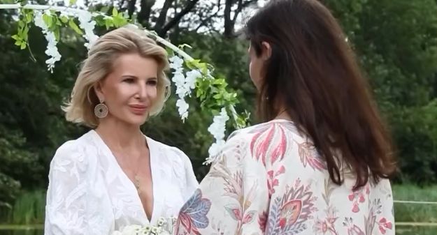 Joanna Racewicz wzięła "ślub sama ze sobą". Czym są samozaślubiny?