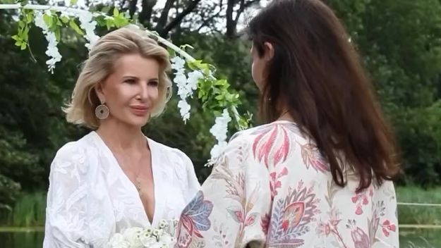 Joanna Racewicz wzięła "ślub sama ze sobą". Czym są samozaślubiny?