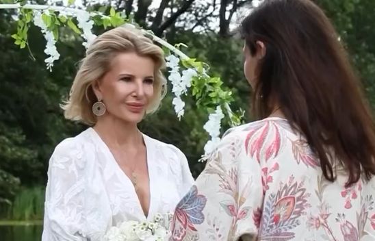 Joanna Racewicz wzięła "ślub sama ze sobą". Czym są samozaślubiny?