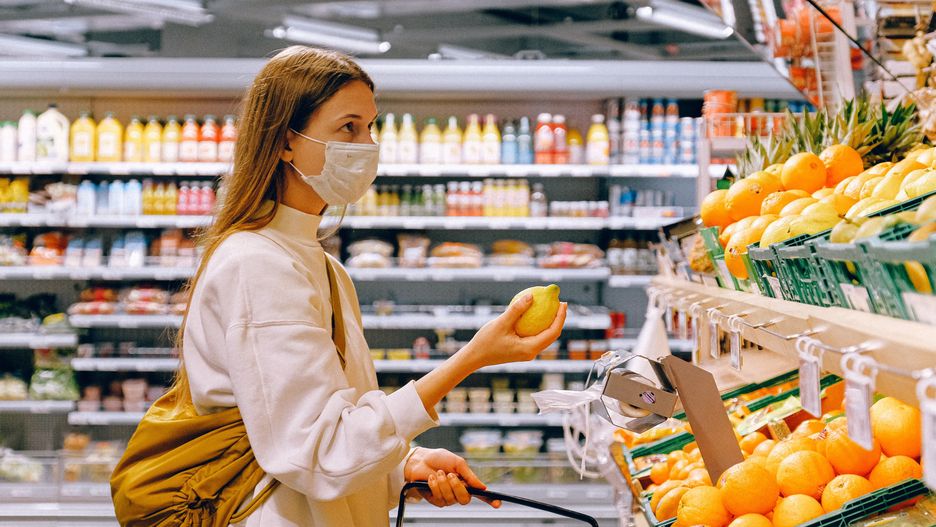 Koronawirus w Polsce. Apel Ministerstwa Zdrowia ws. korzystania maseczek w sklepach