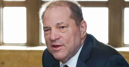 Harvey Weinstein z kolejnymi zarzutami. Miał ZGWAŁCIĆ 17-latkę i zmuszać ją do milczenia
