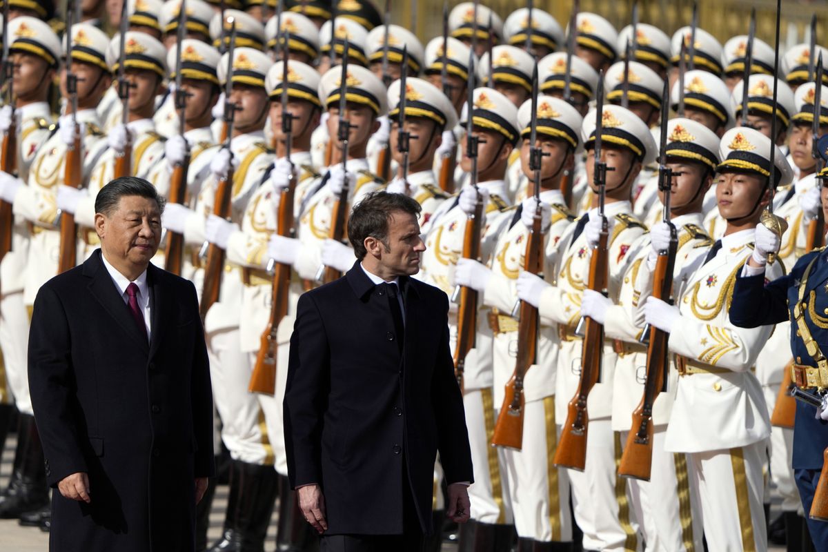 Prezydent Francji Emmanuel Macron i chiński przywódca Xi Jinping