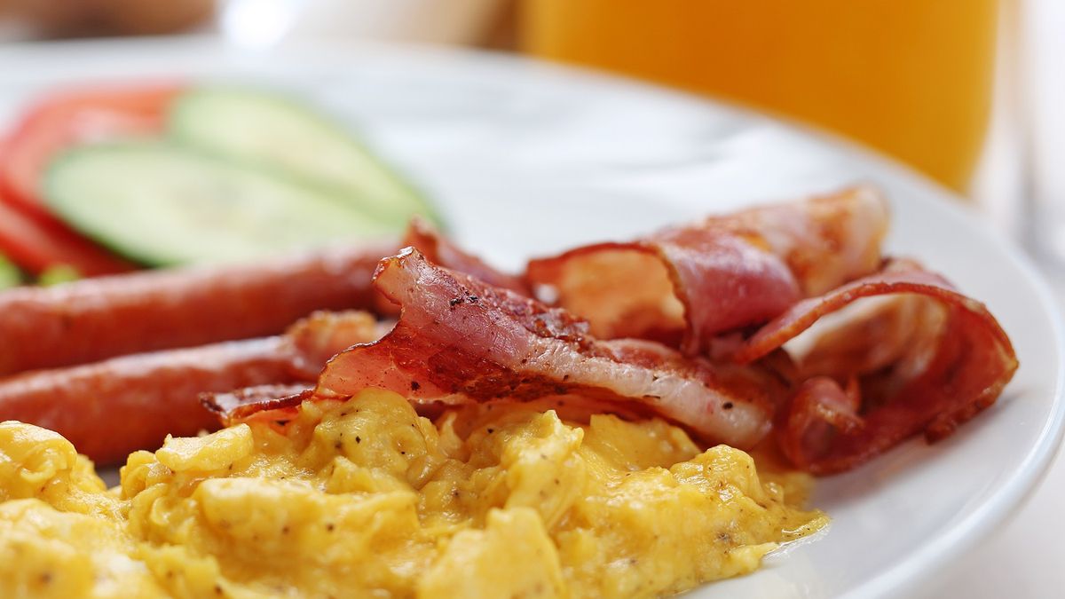 Bekon i kiełbaski - to produkty z czarnej listy dietetyków