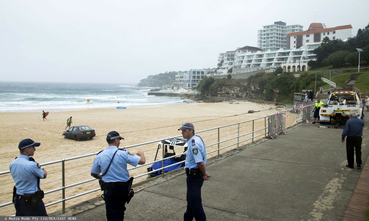 Policja na plaży w Australii 