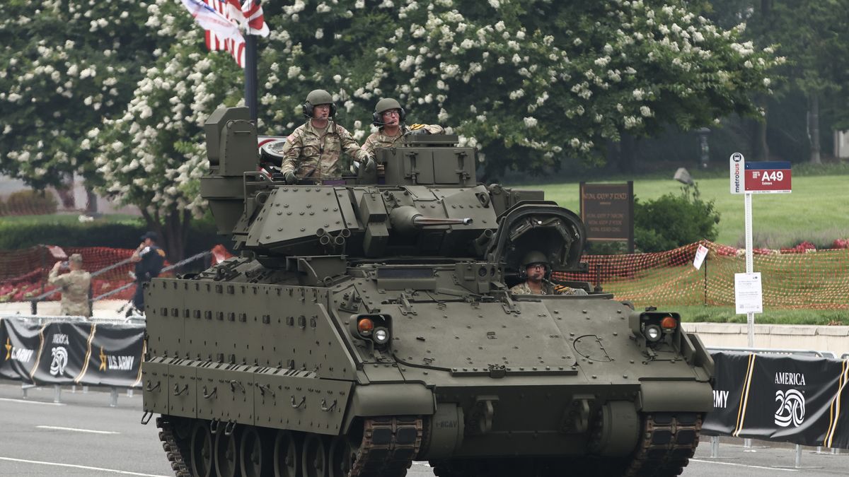 Bradley na paradzie w Waszyngtonie z okazji 250-lecia amerykańsk