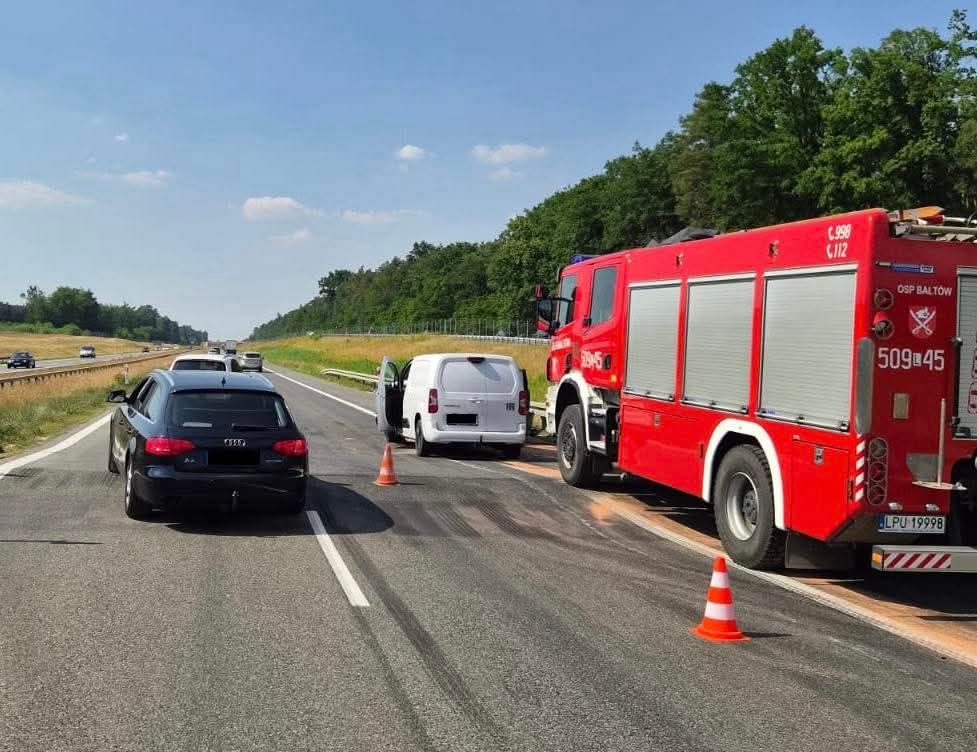 Niebezpieczna hopka na S17. Droga do Warszawy zamknięta do odwołania [OBJAZD]