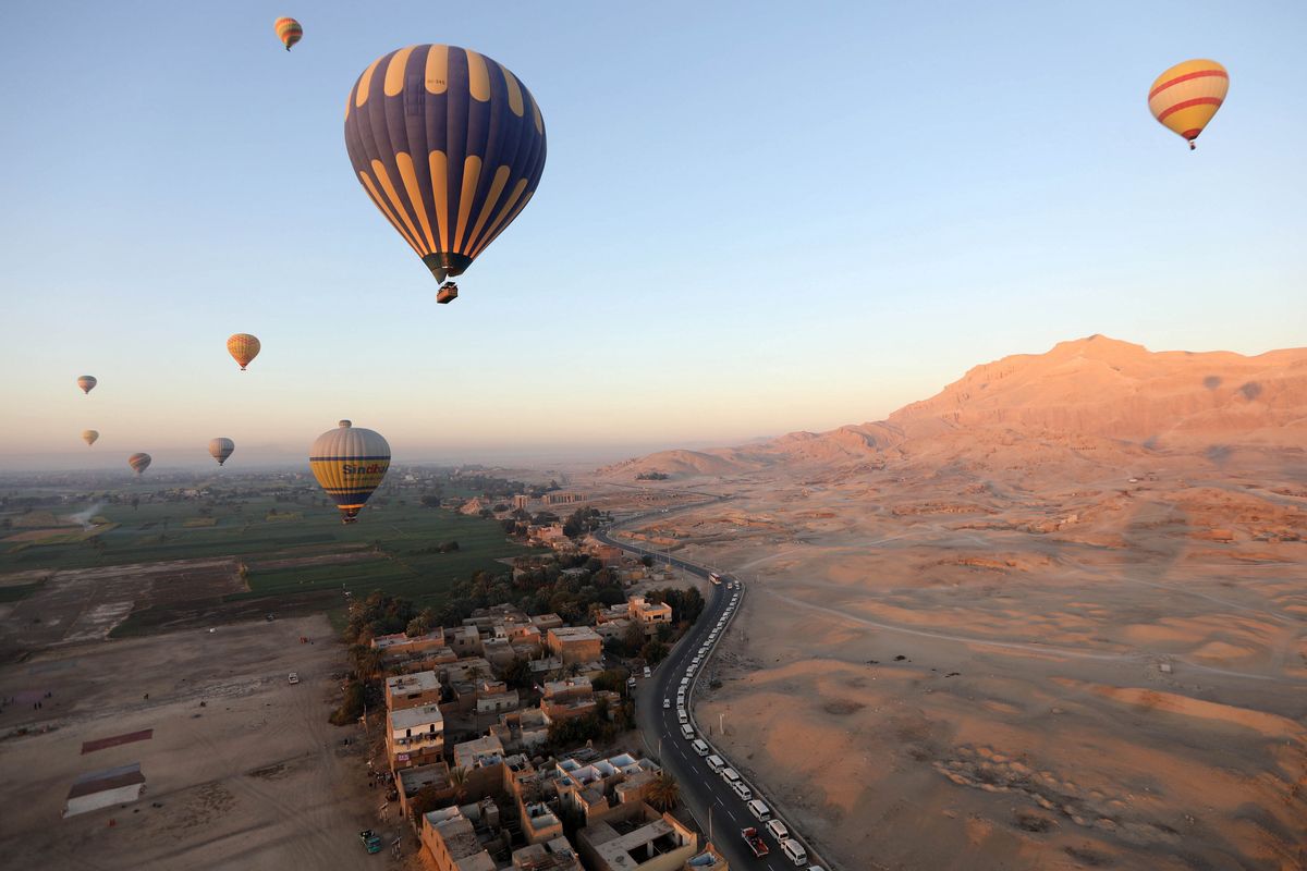 Przelot balonem nad Luksorem - zdjęcie ilustracyjne