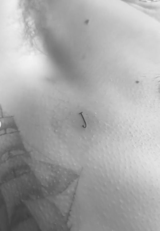 Cruz Beckham - tatuaż